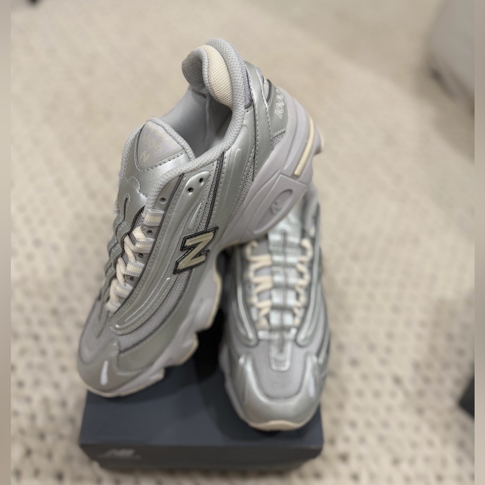 New Balance 1000 Grey Beige (M1000EJV) in a Men’s 7 / Women’s 8.5.